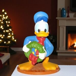 10/$10 Donald Duck Holiday Figurine